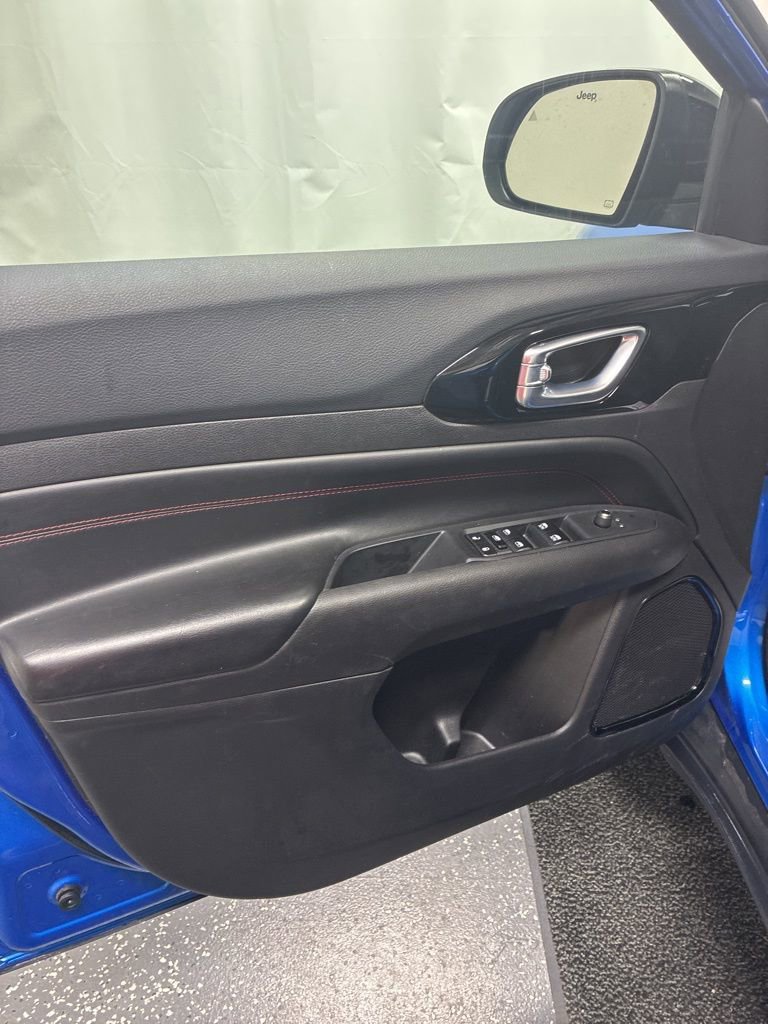 Used 2025 Jeep Compass Trailhawk image 11