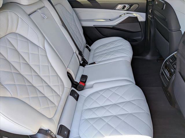 Used 2025 BMW X7 xDrive40i AWD/4WD image 23
