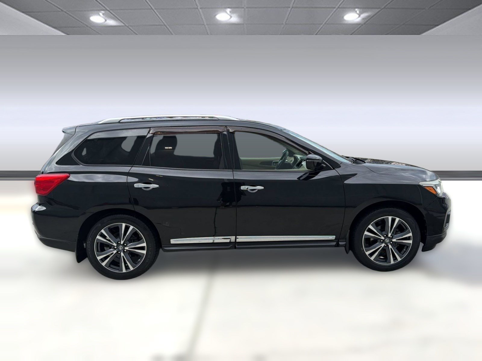 Used 2019 Nissan Pathfinder Platinum w/ Cargo Package FWD image 8