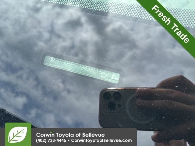 Used 2021 Toyota RAV4 XLE Premium AWD/4WD image 11