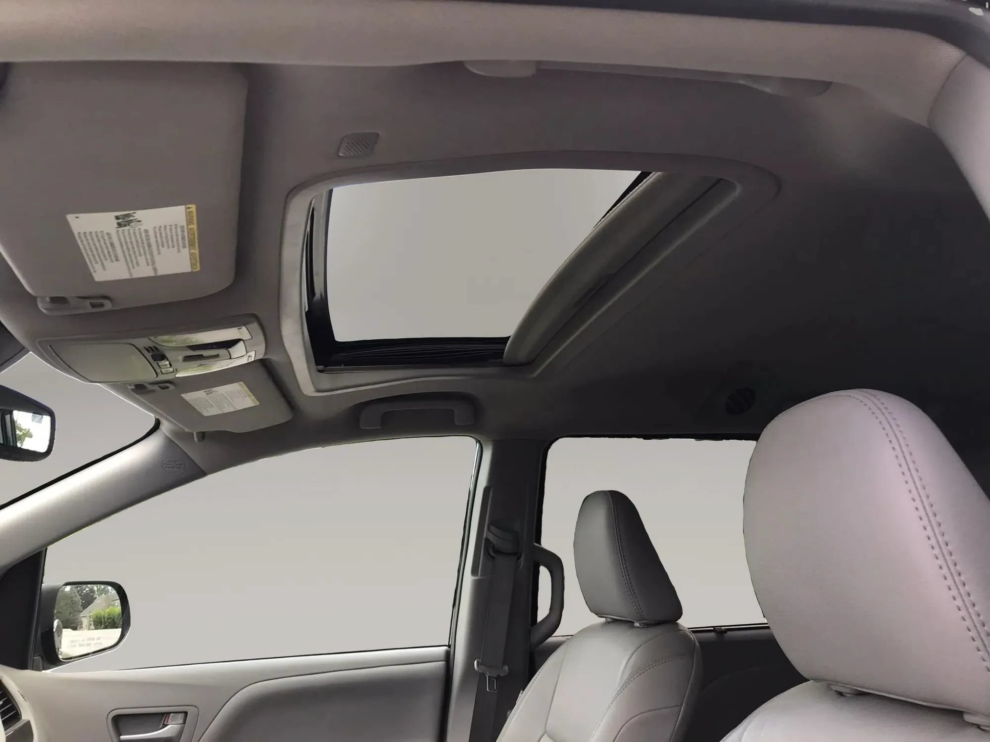 Used 2019 Toyota Sienna XLE AWD/4WD image 30