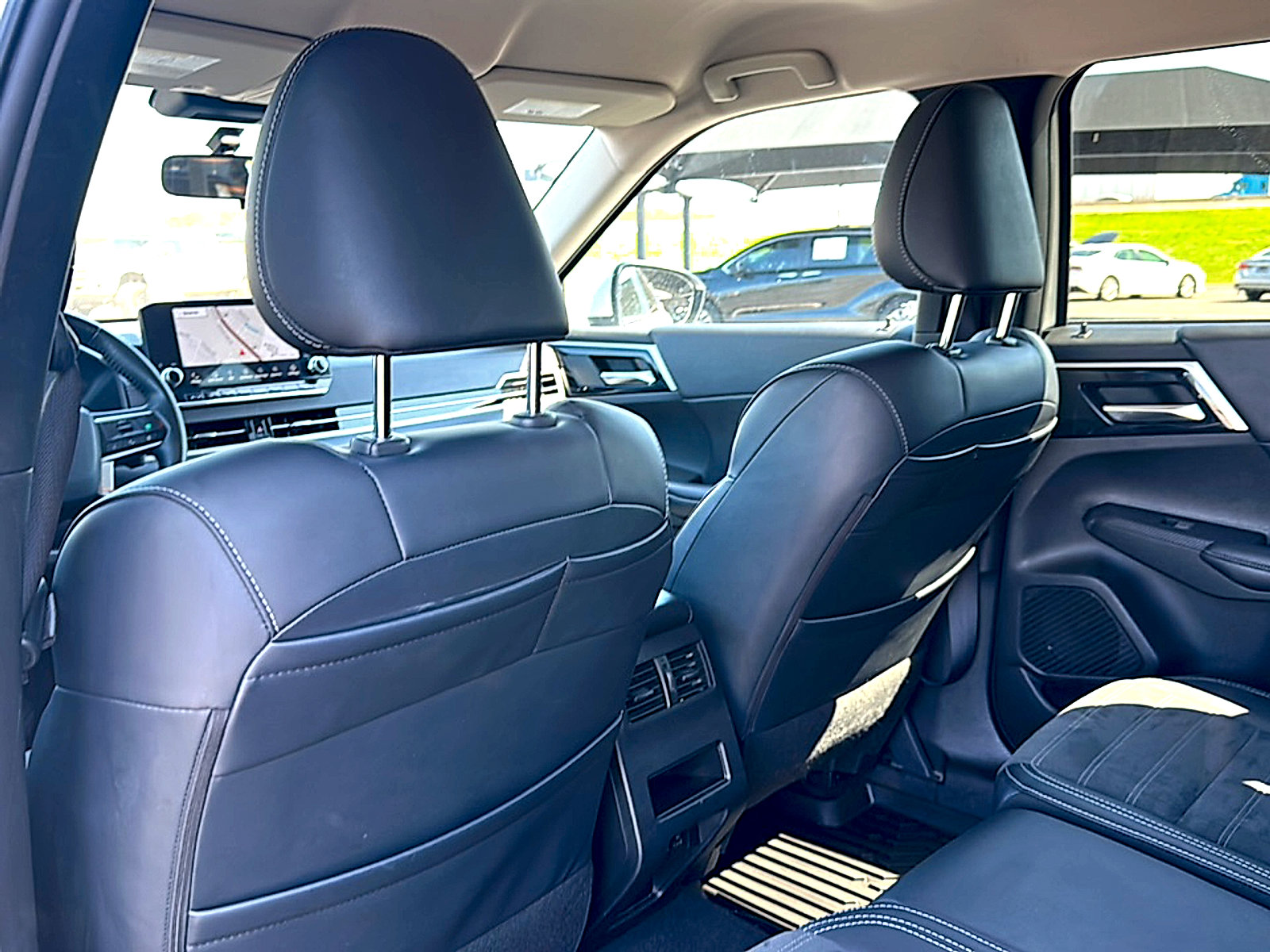 Used 2024 Mitsubishi Outlander SE image 17