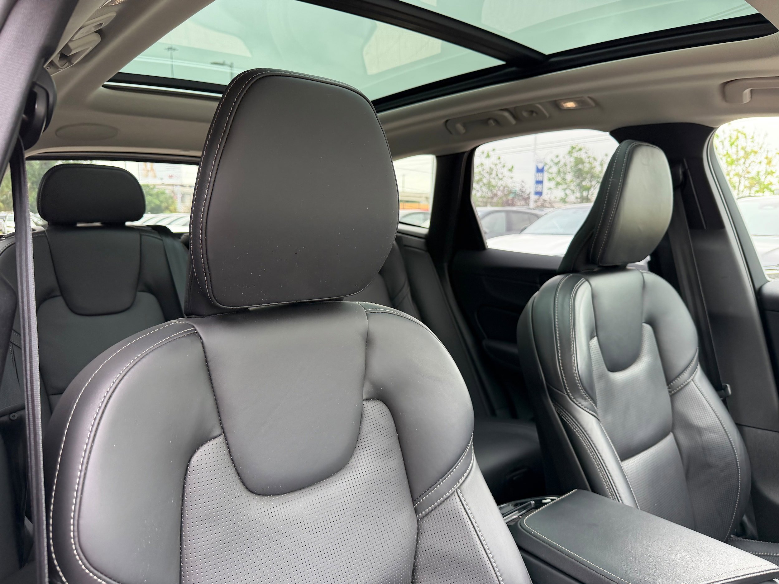 Certified 2023 Volvo XC60 B5 Ultimate AWD/4WD image 11