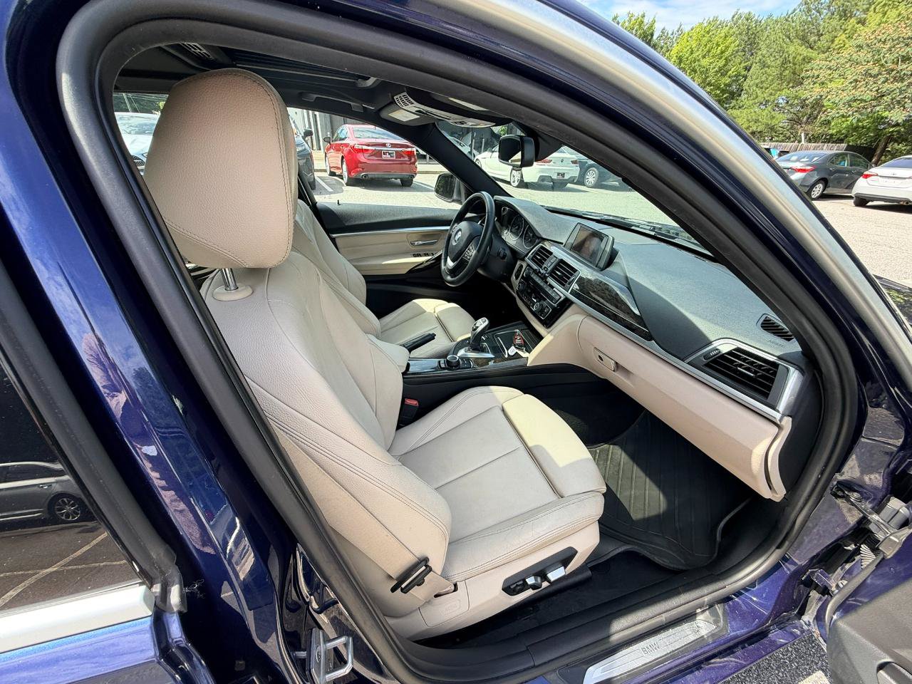Used 2017 BMW 330i xDrive Sedan AWD/4WD image 14