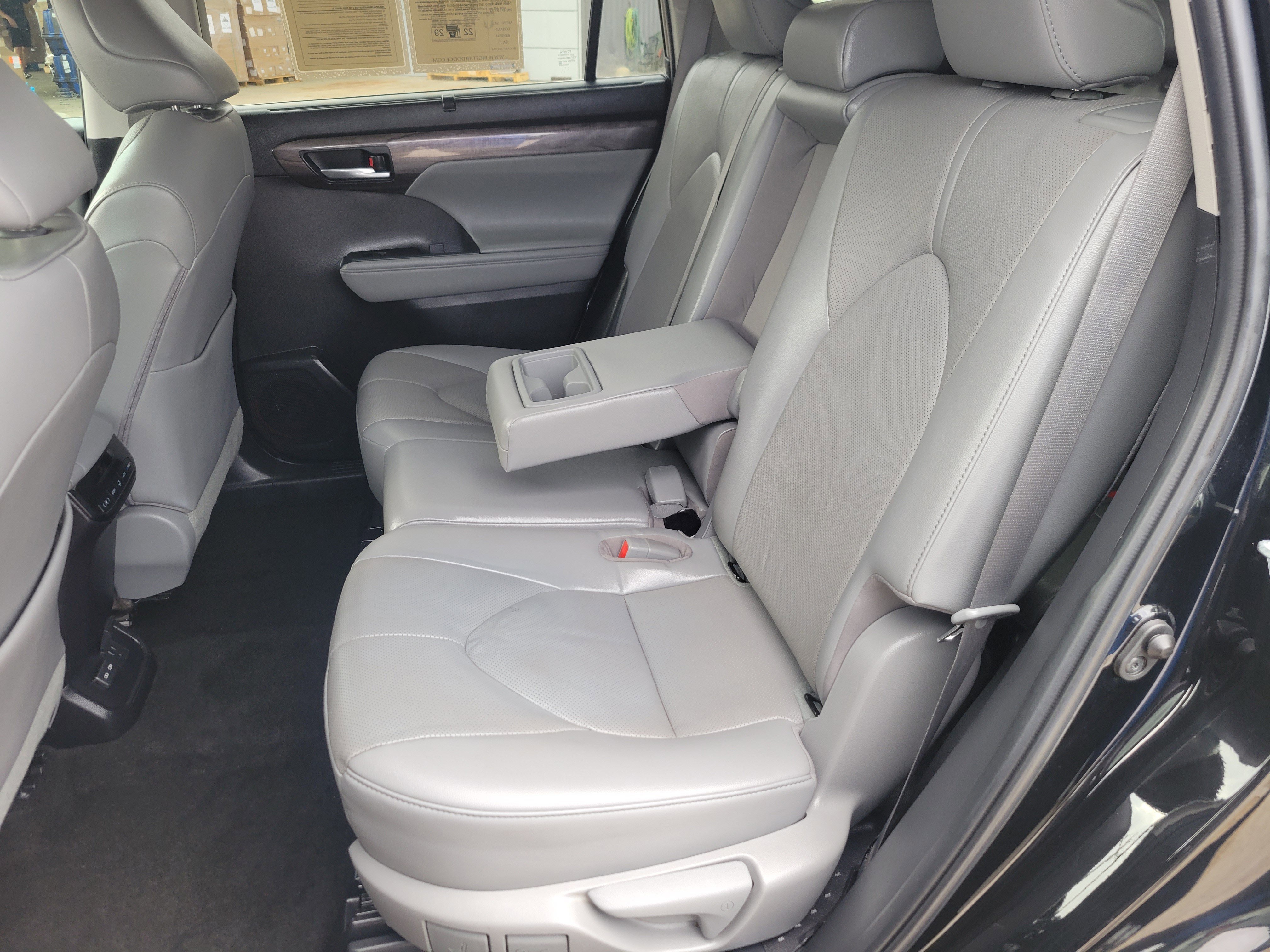 Used 2023 Toyota Highlander Limited image 17