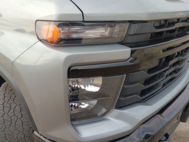 Used 2025 Chevrolet Silverado 2500 Custom w/ Custom Value Package image 4
