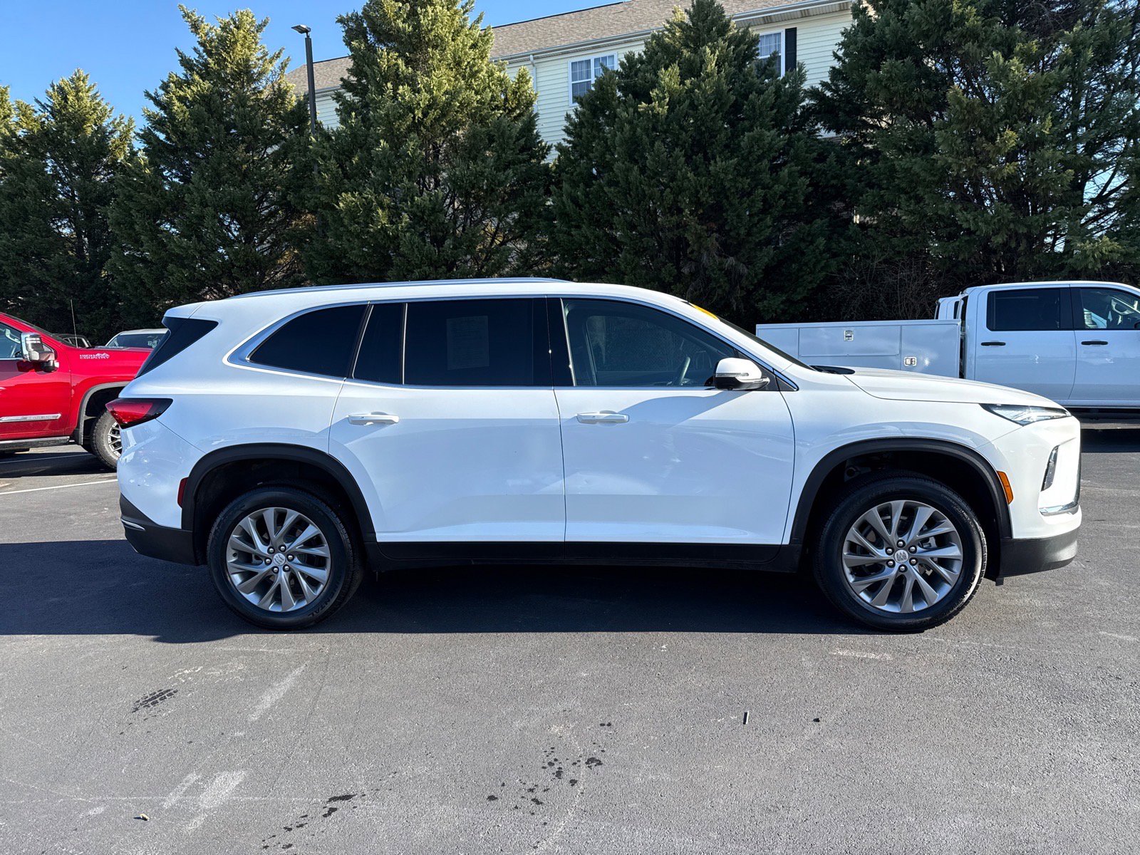 Used 2025 Buick Enclave Preferred image 2