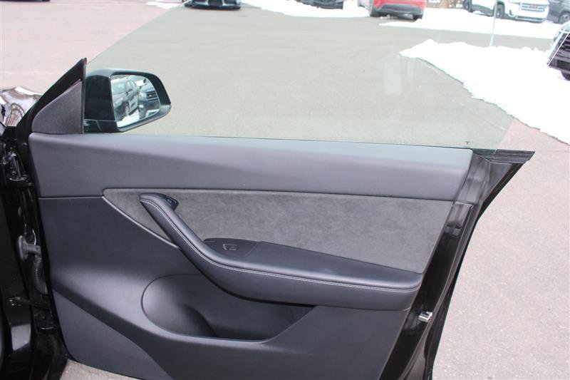 Used 2022 Tesla Model Y Long Range image 13