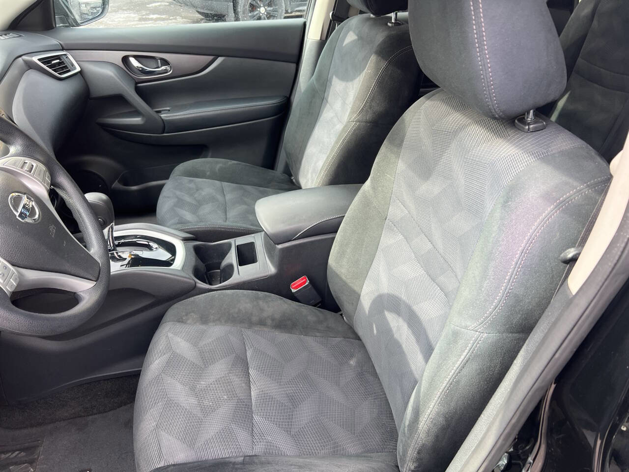 Used 2016 Nissan Rogue SV image 12