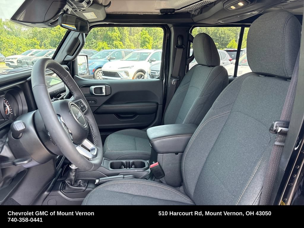 Used 2026 Jeep Wrangler Unlimited Sahara AWD/4WD image 13