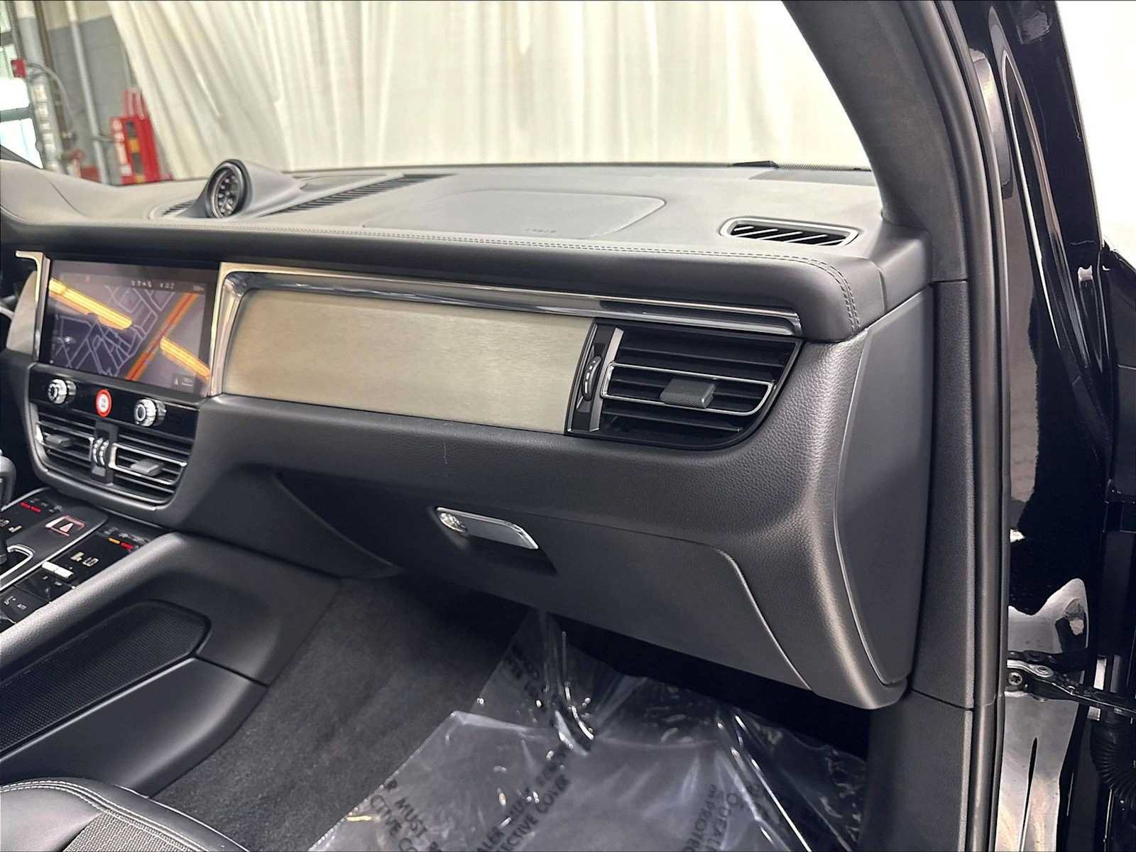 Used 2026 Porsche Macan Turbo AWD/4WD image 27