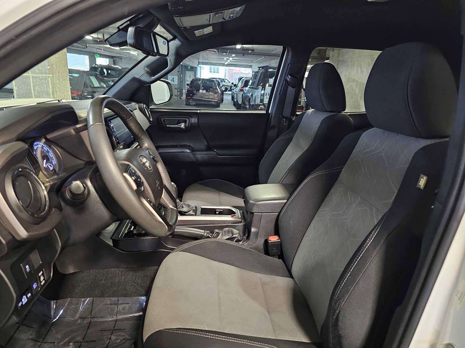 Used 2021 Toyota Tacoma TRD Sport w/ Technology Package image 28