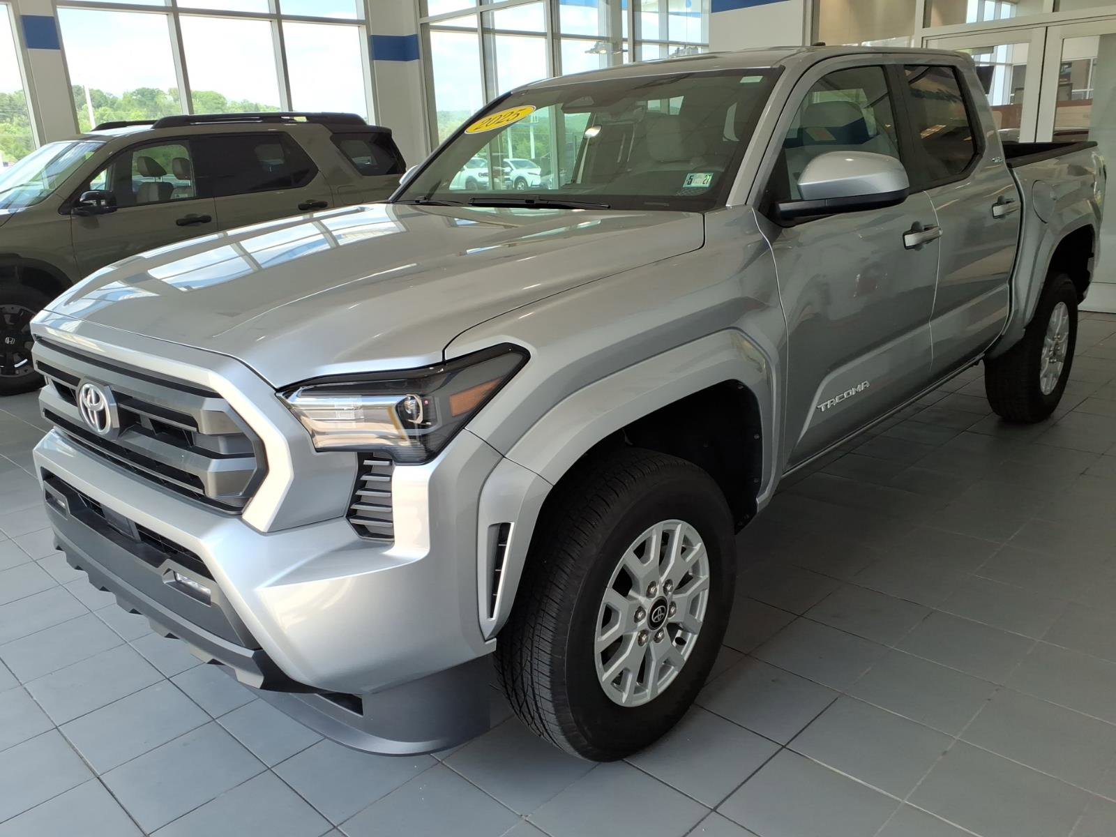 Used 2025 Toyota Tacoma SR5 AWD/4WD image 8