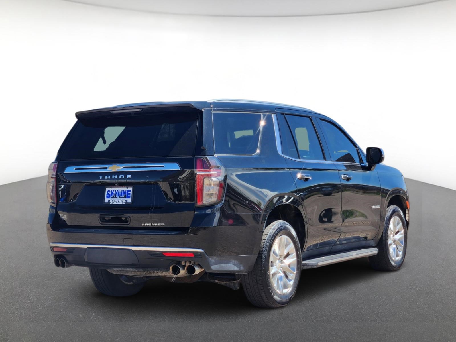 Used 2024 Chevrolet Tahoe Premier AWD/4WD image 3