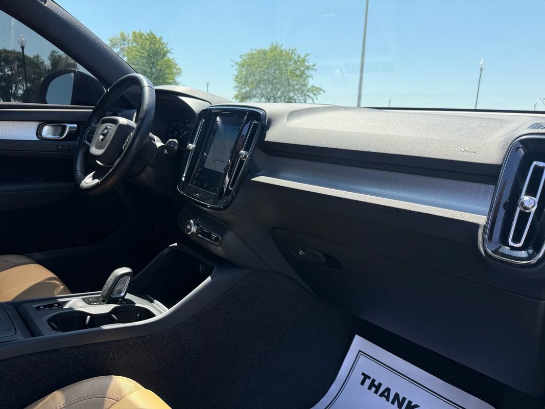 Used 2019 Volvo XC40 T5 Momentum AWD/4WD image 17