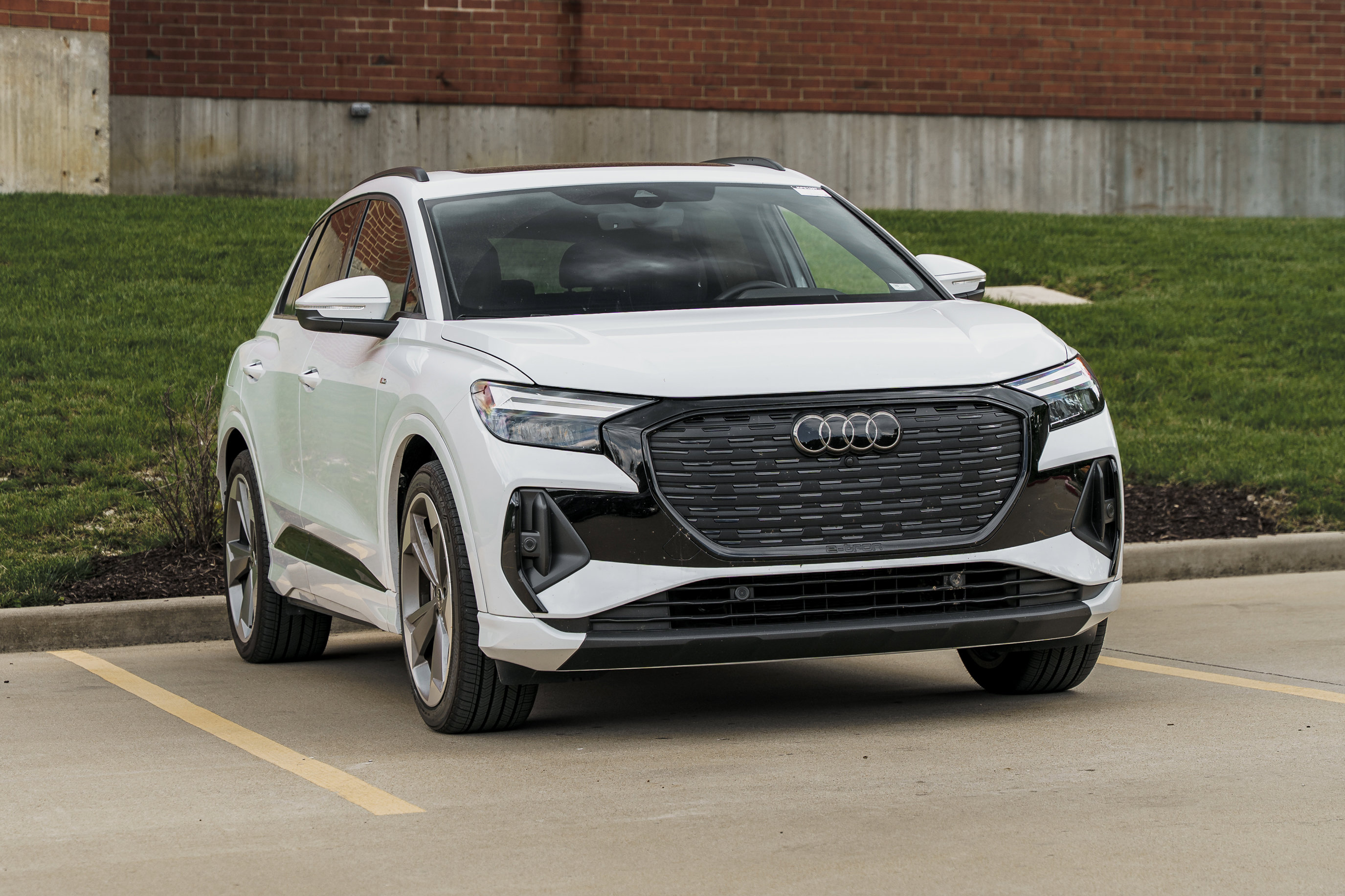 Certified 2025 Audi Q4 e-tron Premium Plus w/ Premium Plus AWD/4WD image 2