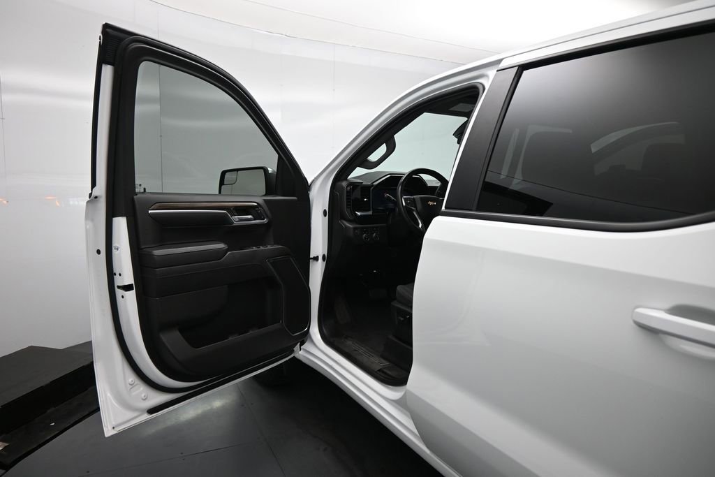 Used 2023 Chevrolet Silverado 1500 LT w/ LPO, Dark Essentials Package AWD/4WD image 9