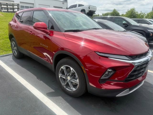 Used 2025 Chevrolet Blazer LT AWD/4WD image 3