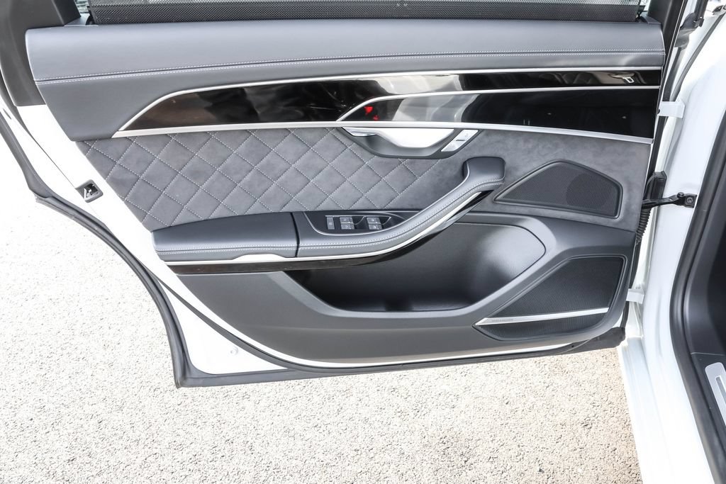 Used 2023 Audi S8 w/ S8 Comfort Plus Package AWD/4WD image 32