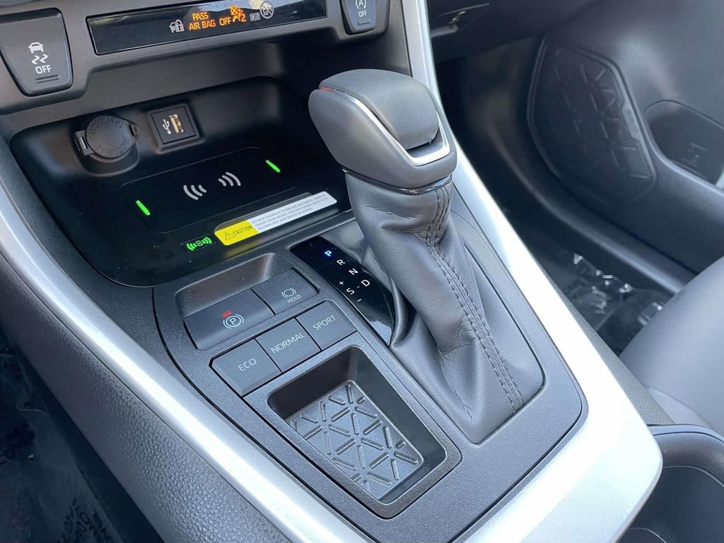 Used 2025 Toyota RAV4 XLE Premium image 44