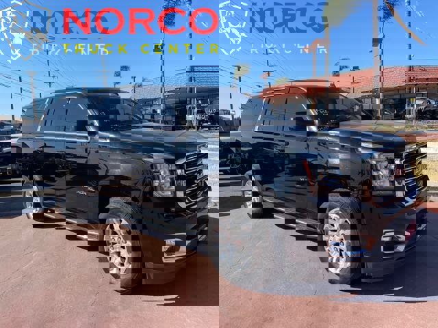 Used 2019 GMC Yukon XL SLT image 2