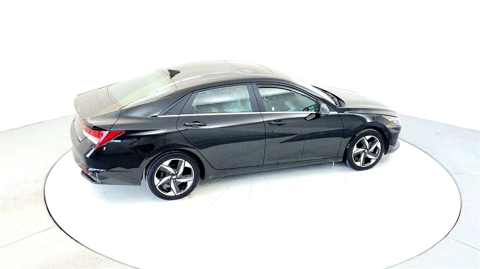 Used 2023 Hyundai Elantra Limited image 18