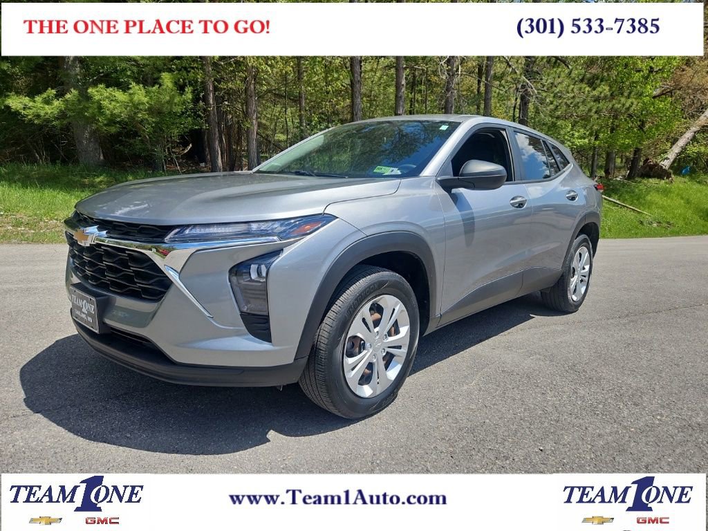 Used 2024 Chevrolet Trax LS FWD image 1