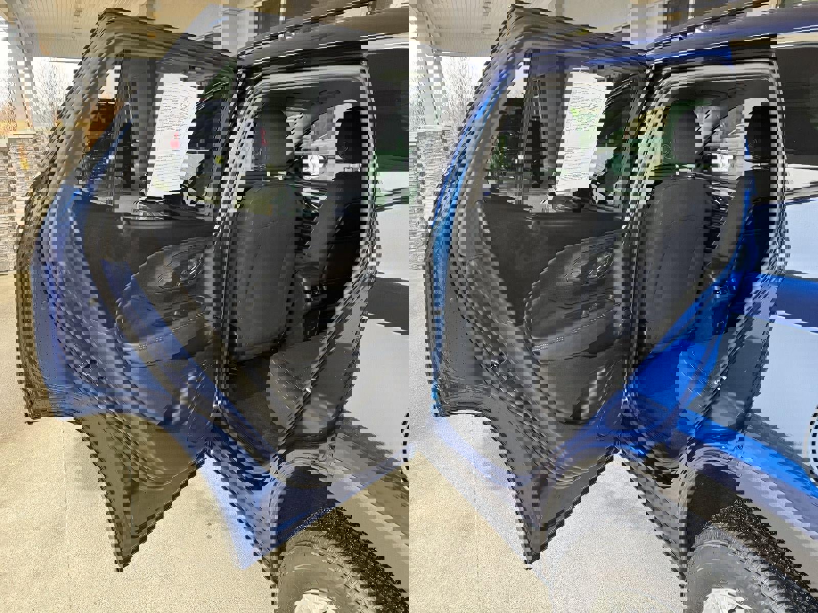 Used 2023 GMC Terrain SLE w/ Driver Convenience Package image 9