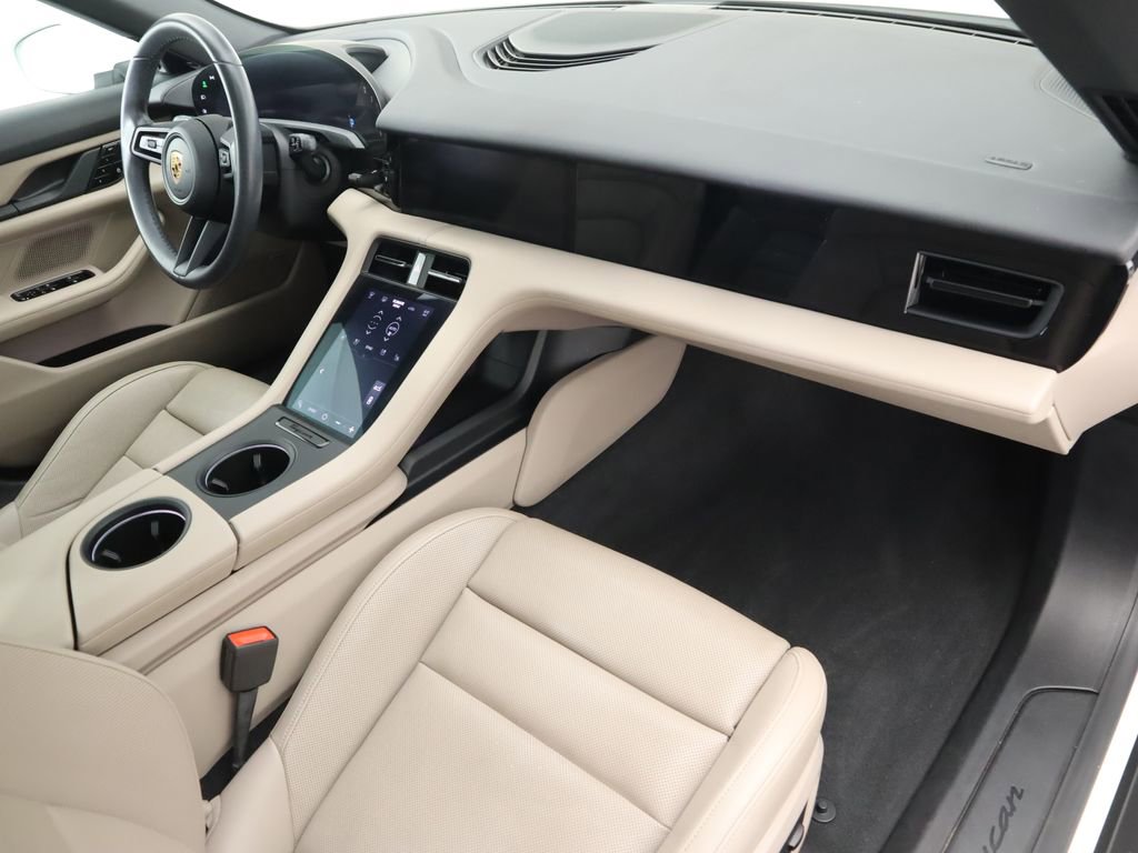 Used 2021 Porsche Taycan image 18