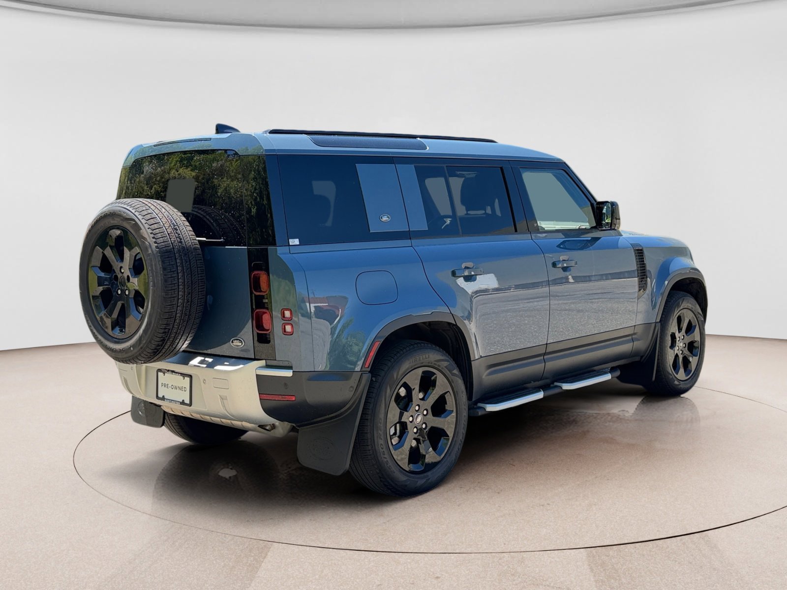 Used 2023 Land Rover Defender 110 SE AWD/4WD image 5