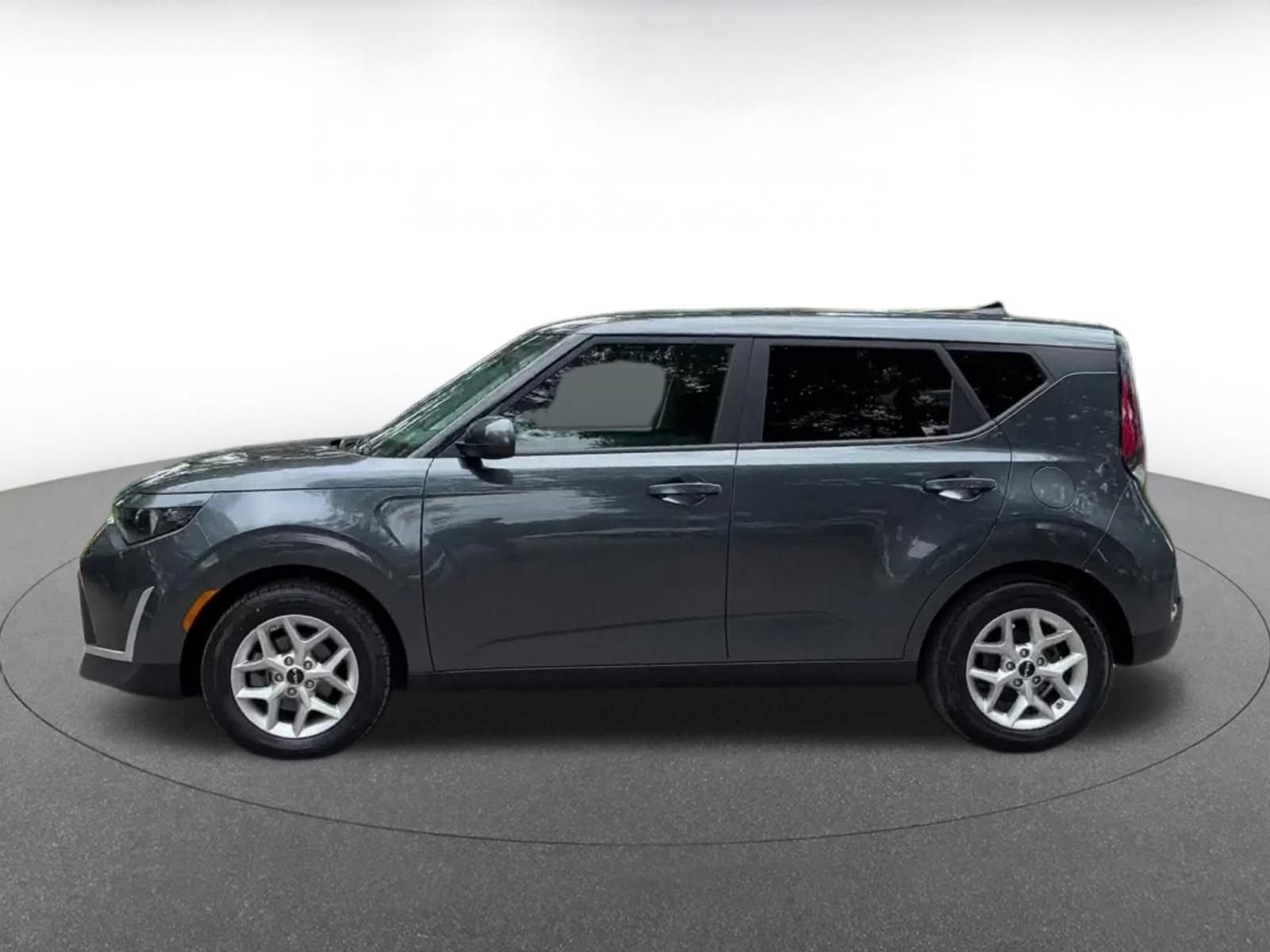 Used 2025 Kia Soul LX w/ LX Technology Package FWD image 8
