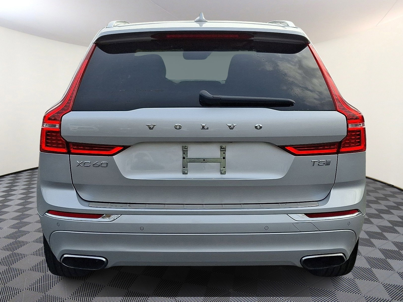 Used 2019 Volvo XC60 T5 Inscription w/ Protection Package Premier image 5