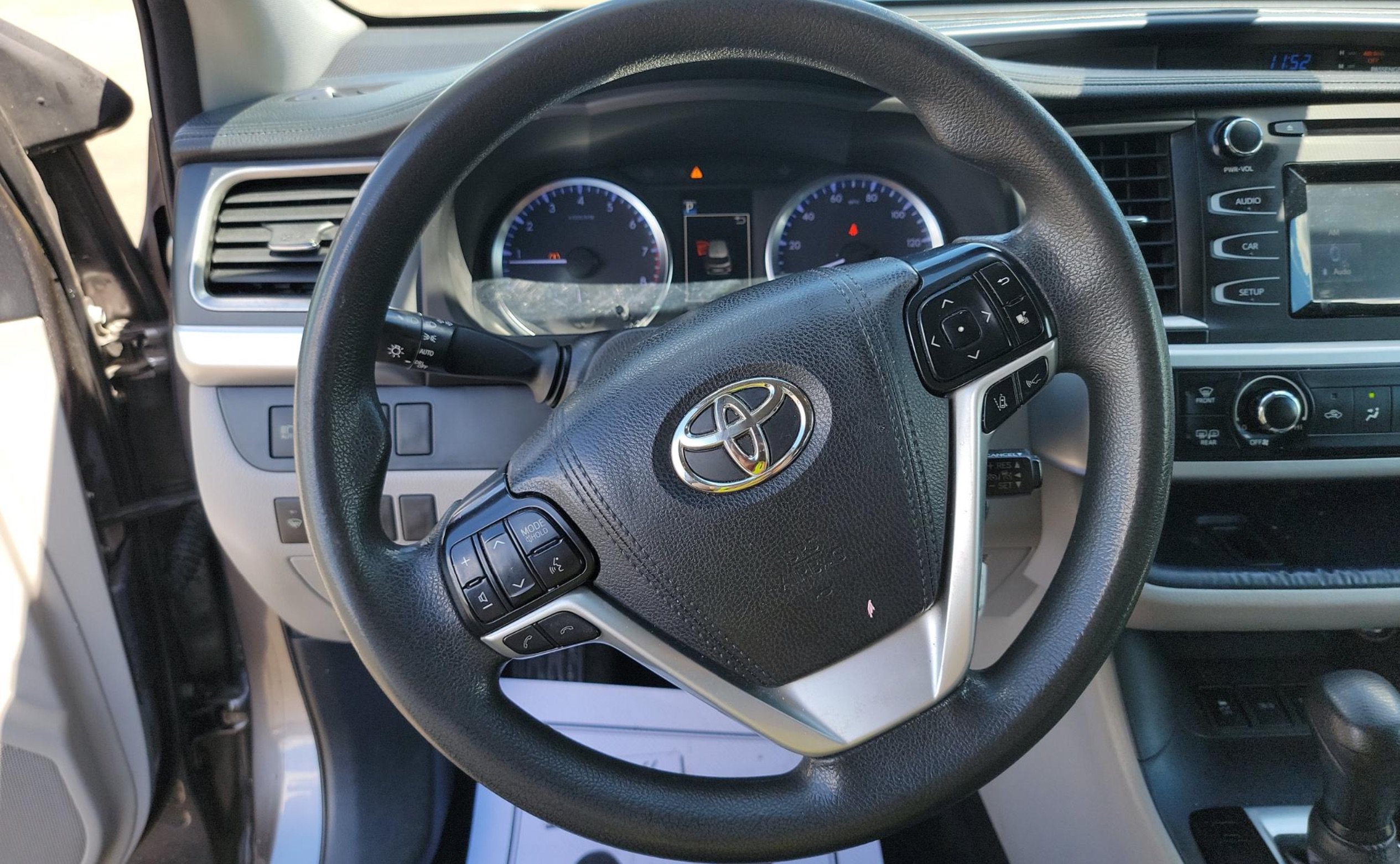 Used 2018 Toyota Highlander LE AWD/4WD image 5