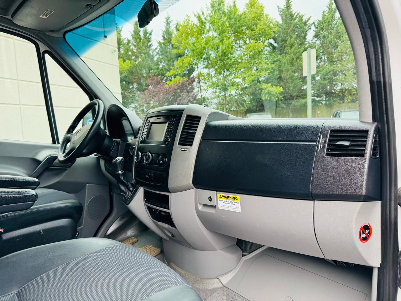 Used 2017 Mercedes-Benz Sprinter 2500 image 40