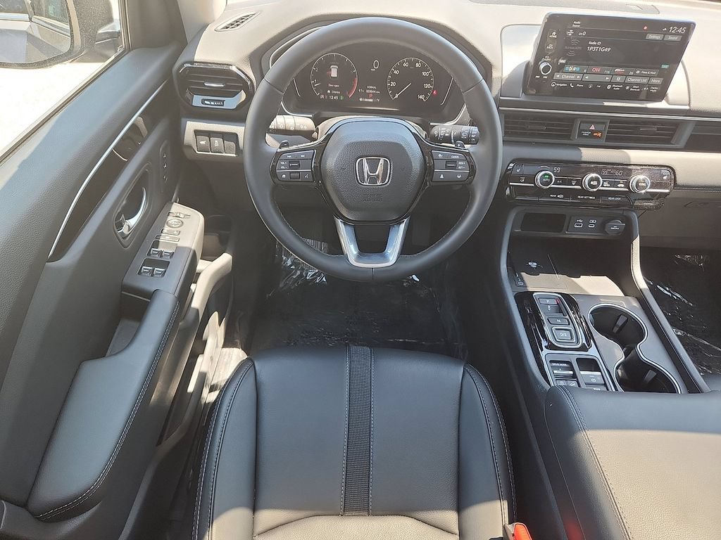 Certified 2025 Honda Pilot Touring image 8