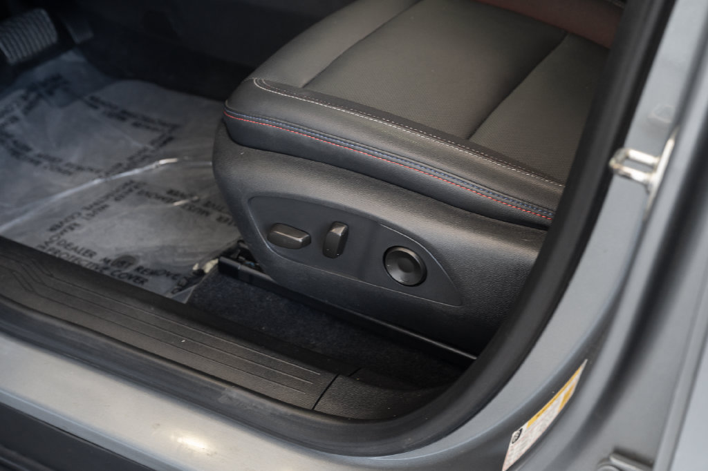 Used 2024 Chevrolet Equinox EV RS FWD image 18