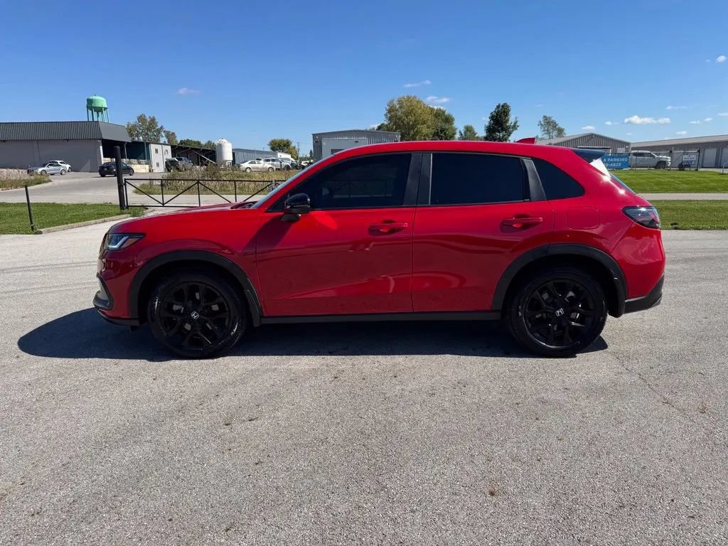 Used 2025 Honda HR-V Sport image 4