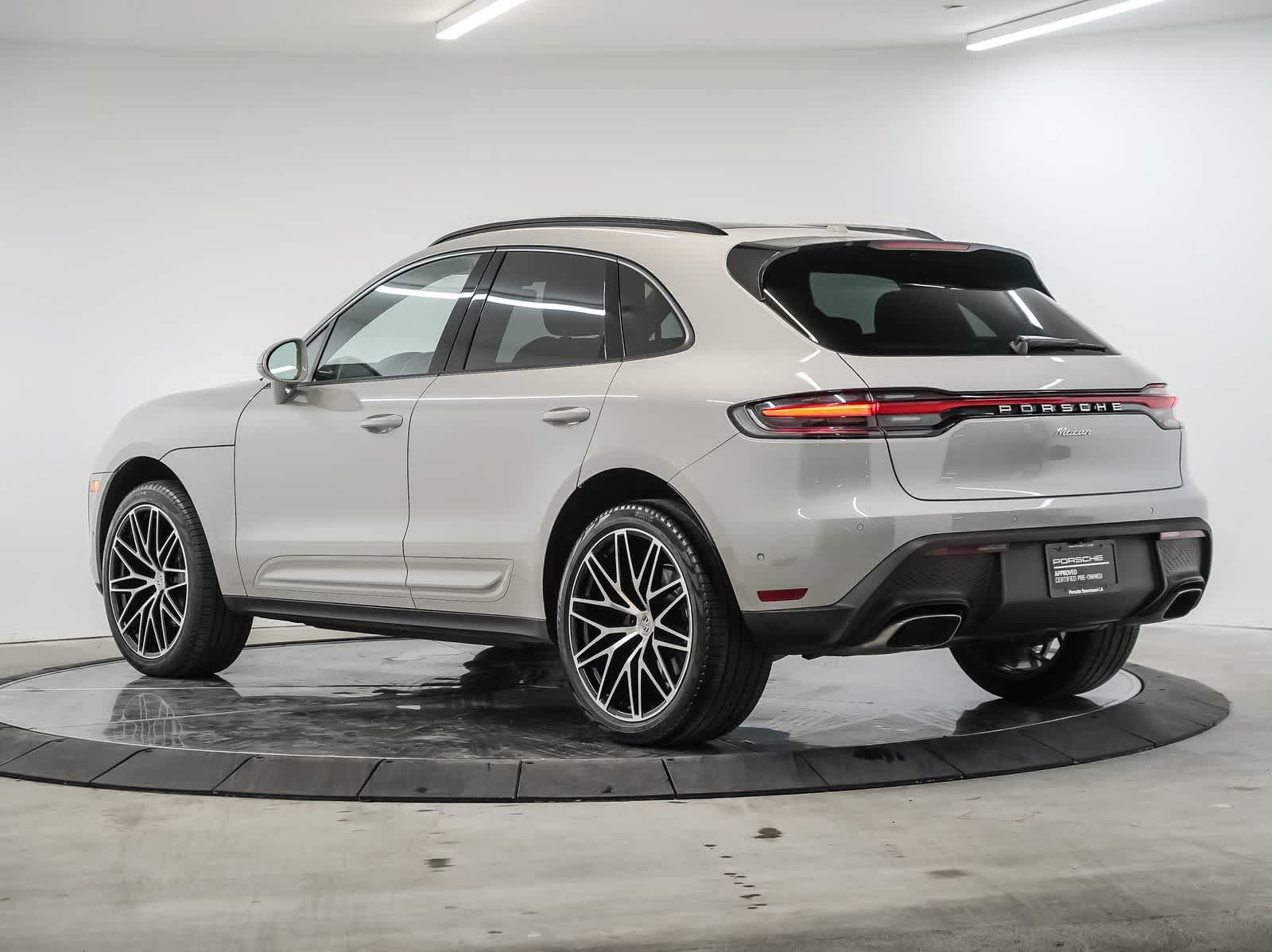 Certified 2023 Porsche Macan AWD/4WD image 3