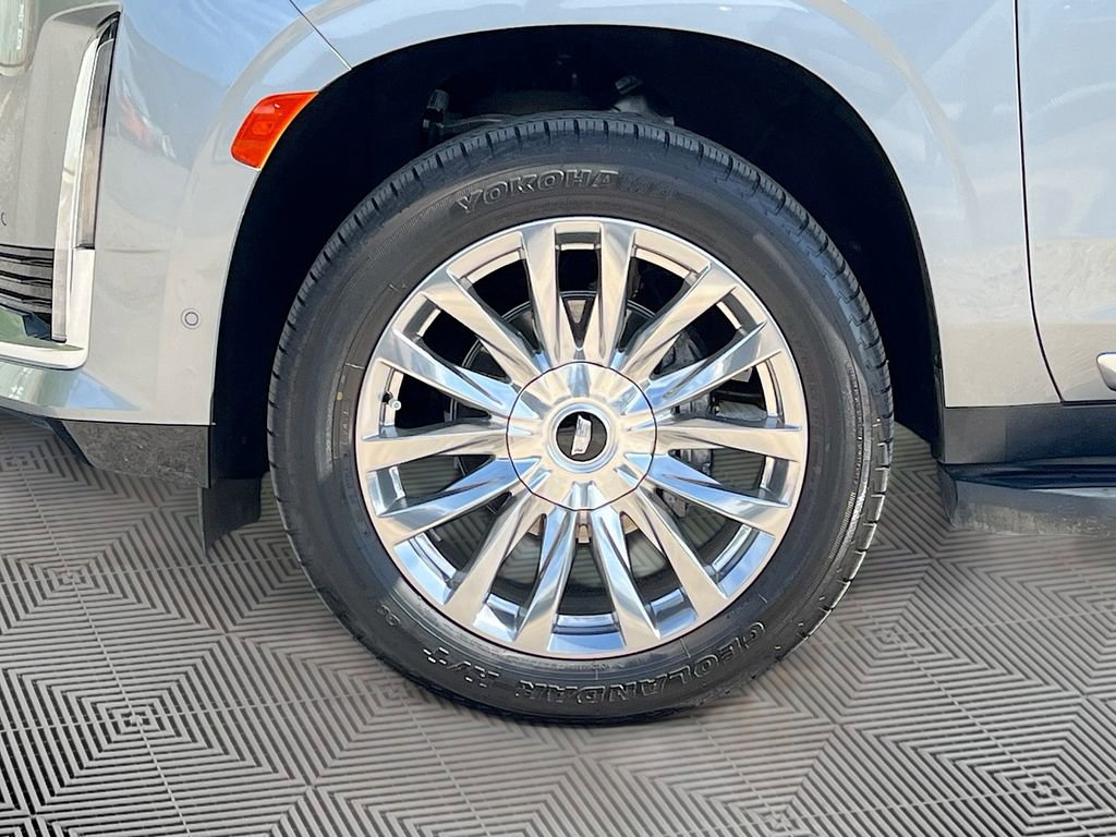 Used 2024 Cadillac Escalade Premium Luxury RWD image 11