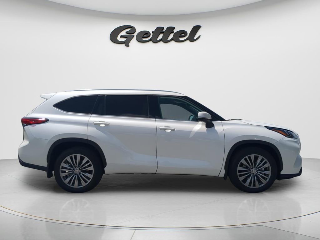 Used 2020 Toyota Highlander Platinum image 4