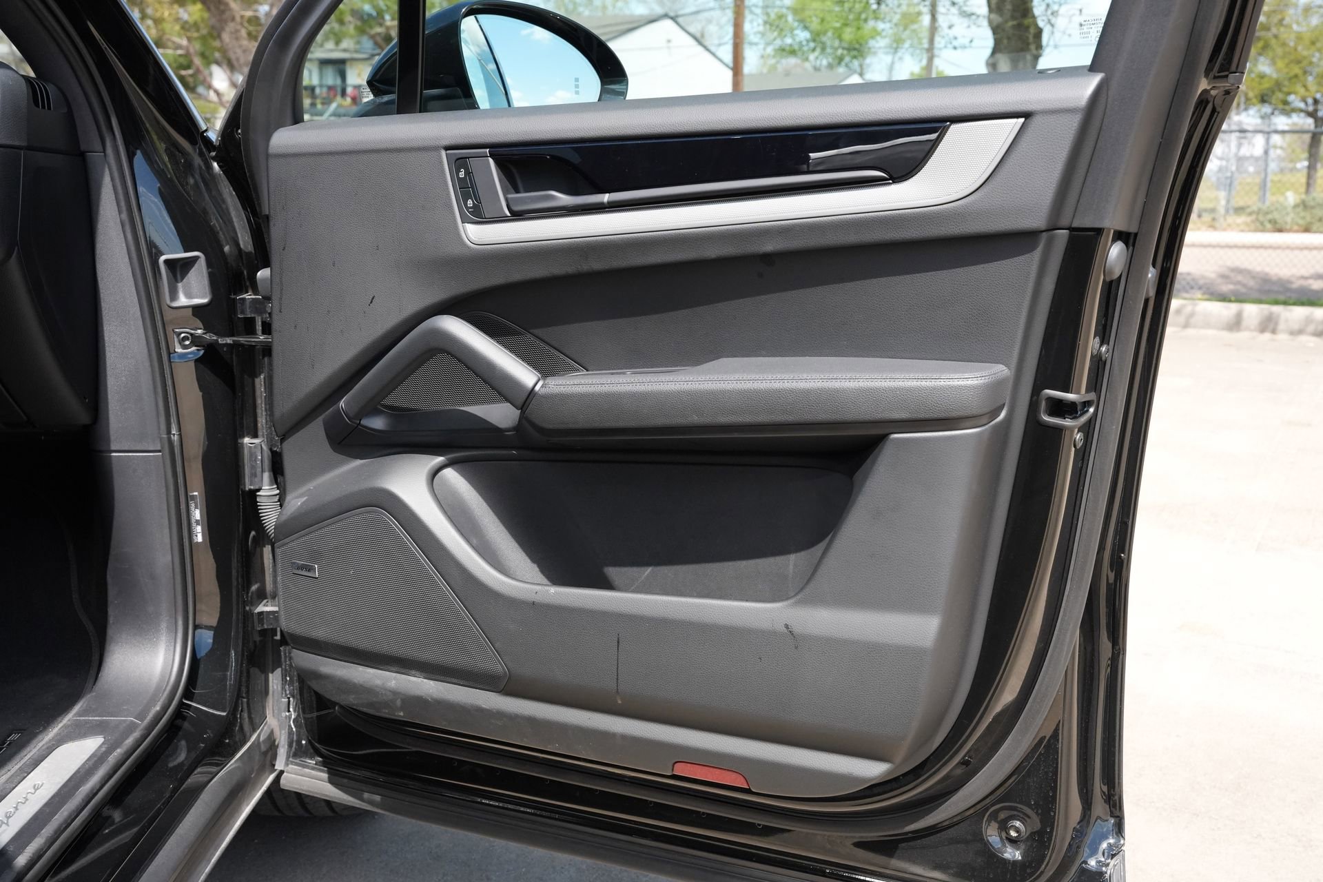 Used 2025 Porsche Cayenne image 26