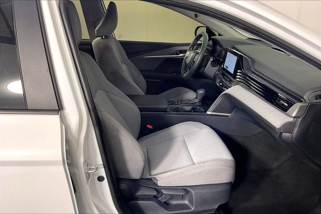 Used 2025 Toyota Camry LE FWD image 9