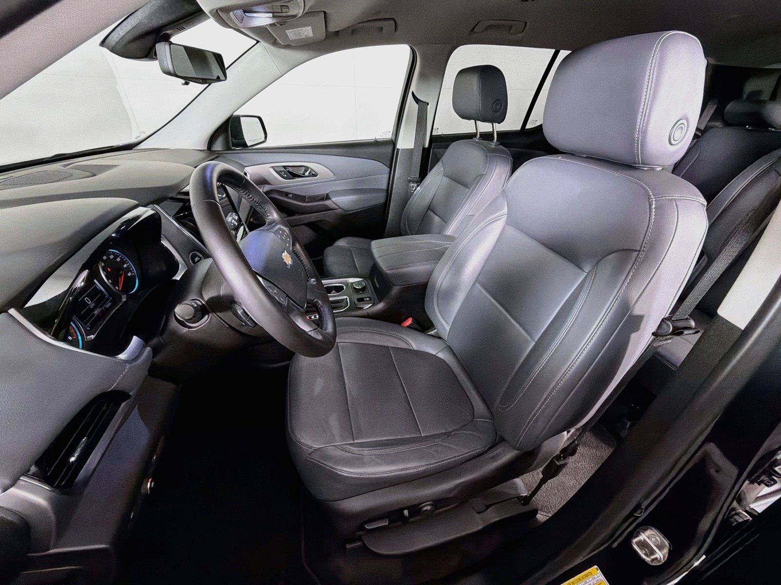 Used 2019 Chevrolet Traverse LT w/ LT Premium Package AWD/4WD image 2