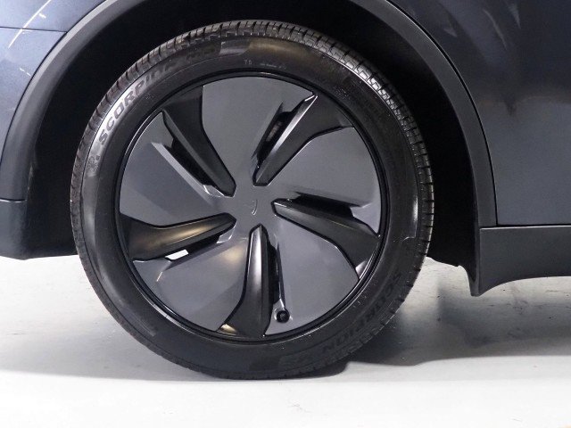 Used 2026 Tesla Model Y Long Range RWD image 47
