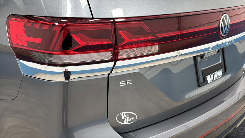 Used 2025 Volkswagen Atlas SE image 36