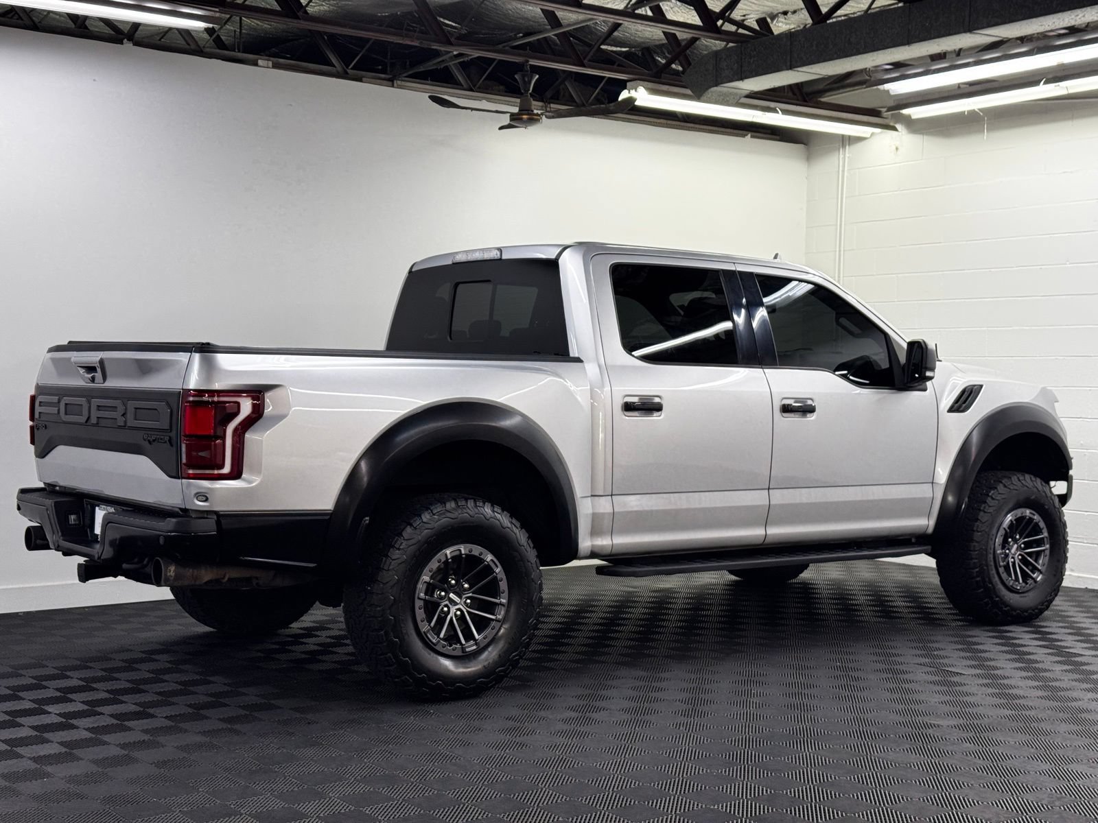 Used 2019 Ford F150 Raptor w/ Equipment Group 802A Luxury AWD/4WD image 2