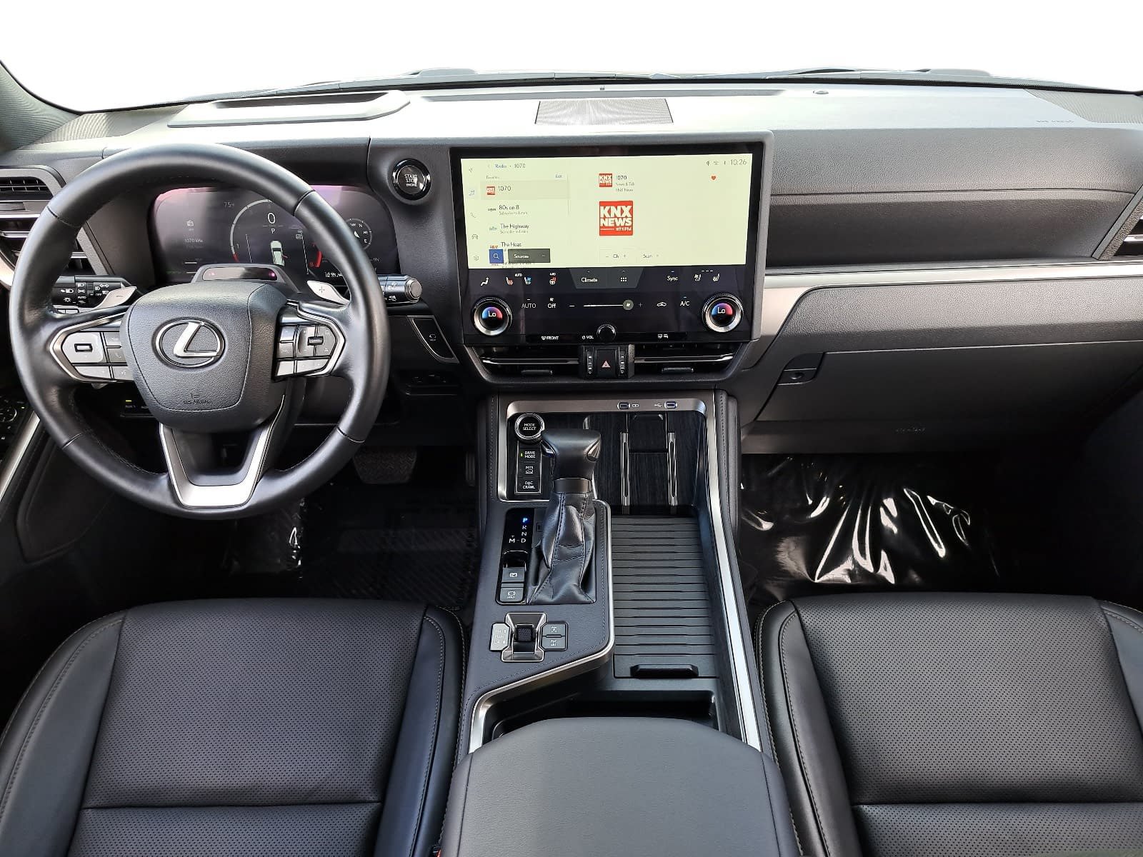 Used 2025 Lexus GX 550 w/ Accessory Package (32) AWD/4WD image 9