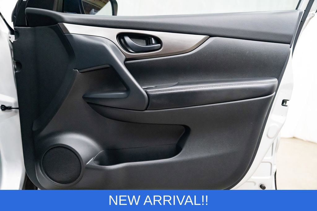 Used 2021 Nissan Rogue Sport S image 26