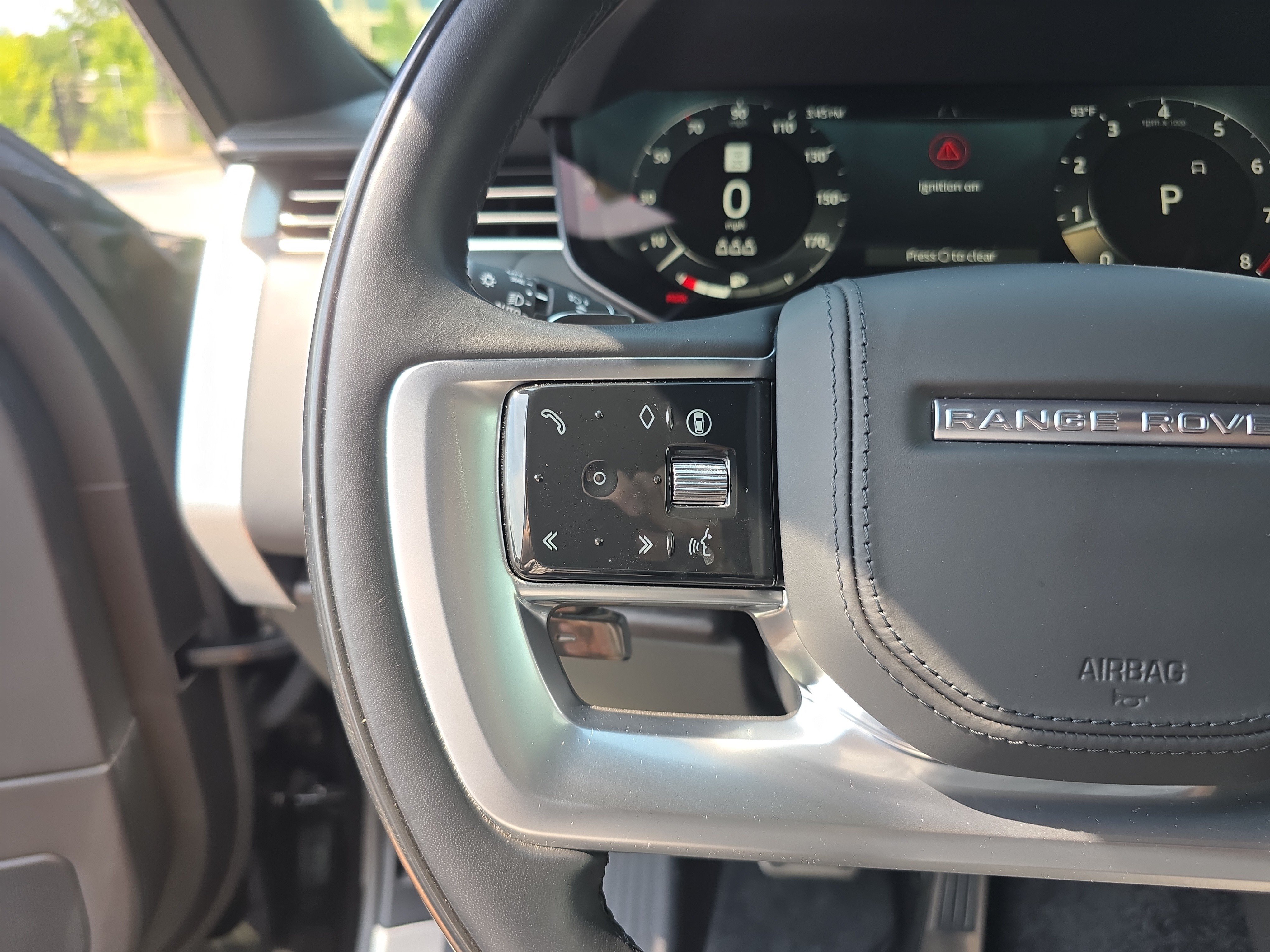 Certified 2025 Land Rover Range Rover SE AWD/4WD image 32