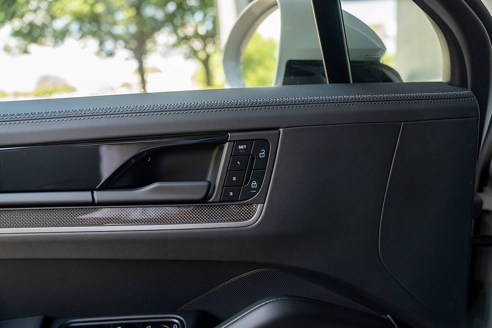 Used 2025 Porsche Cayenne Turbo image 21